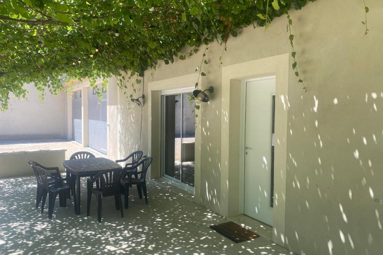 فيلا Le Ribbou LʼIsle-sur-la-Sorgue المظهر الخارجي الصورة